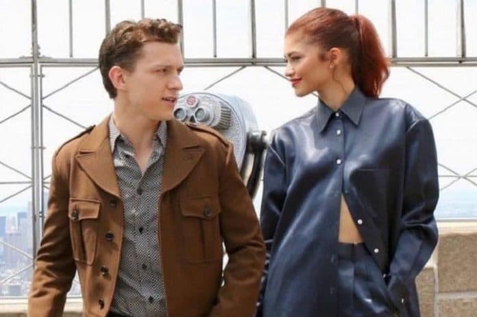 akhirnya_tom_holland_dan_zendaya_kepergok_sedang