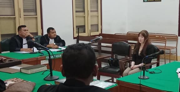 akibat_tak_bijak_bermedsos_wanita_berparas_cantik_ini_dituntut_3_tahun_penjara