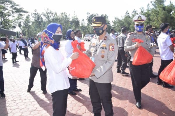 akpol_91_bagikan_sembako_ke_warga_sumut_terdampak_covid_19