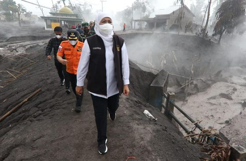 akses_malang_lumajang_belum_aman_dua_jembatan_tertutup_abu_semeru