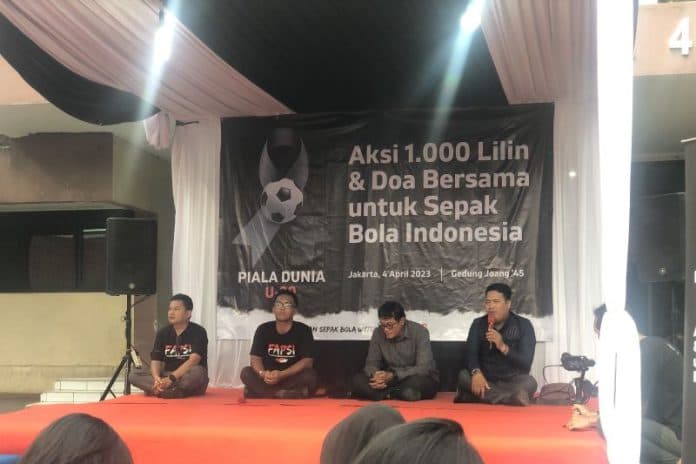 aksi_1000_lilin_doa_bersama_untuk_sepak_bola_indonesia