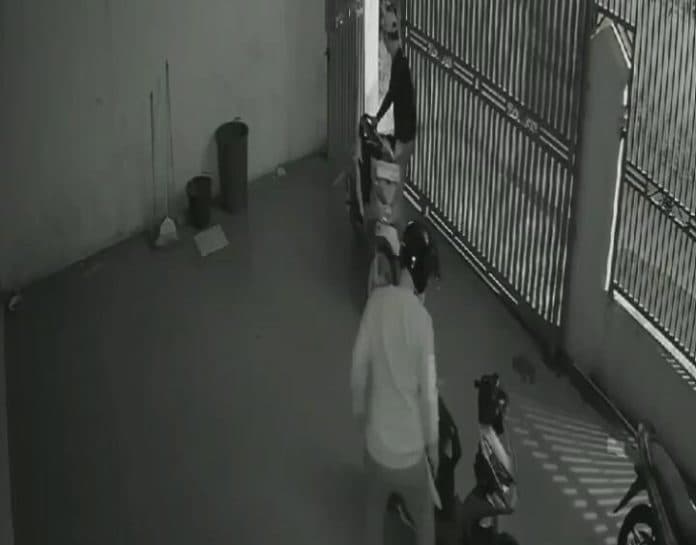 aksi_empat_pelaku_curanmor_di_medan_tuntungan_terekam_cctv