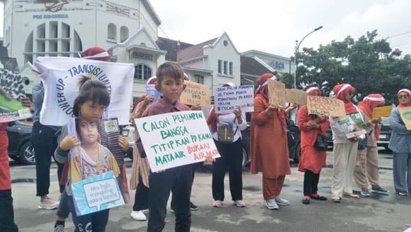 aksi_power_up_di_medan_desak_pltu_pangkalan_susu_segera_ditutup