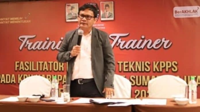 aksi_saling_lempar_usai_debat_cagub_sumut_kpu_kita_bersaudara