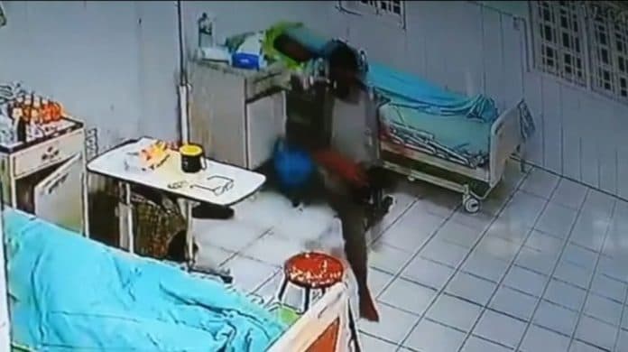 aksi_seorang_pria_nekat_curi_uang_di_ruang_rs_pirngadi_medan_terekam_cctv