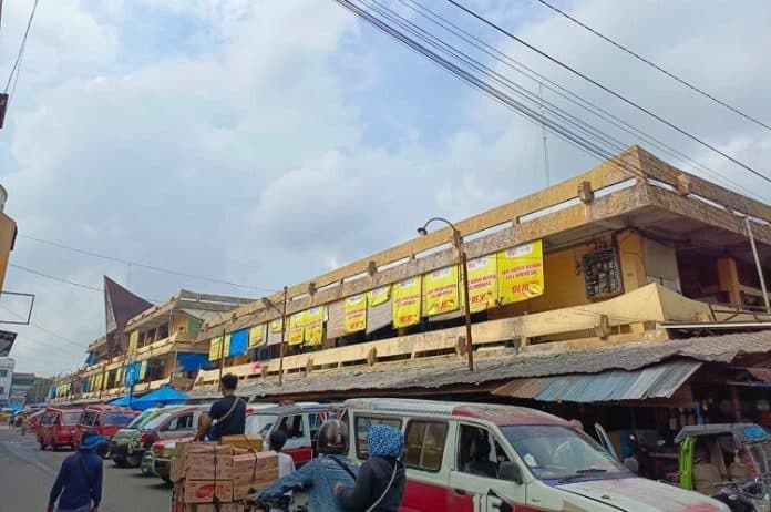 aktivitas_padat_jelang_lebaran_pedagang_pasar_horas_harus_lebih_waspada