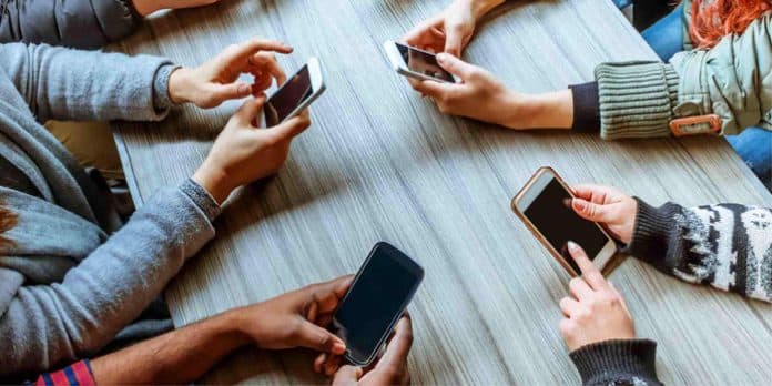 alasan_mengapa_gadget_gampang_buat_kecanduan