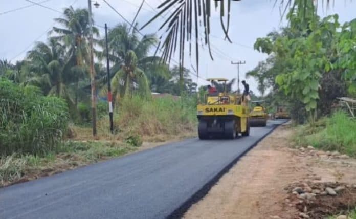 alokasi_apbd_untuk_perbaikan_jalan_kabupaten_yang_rusak_di_simalungun_hanya_rp150_miliar_per_tahun