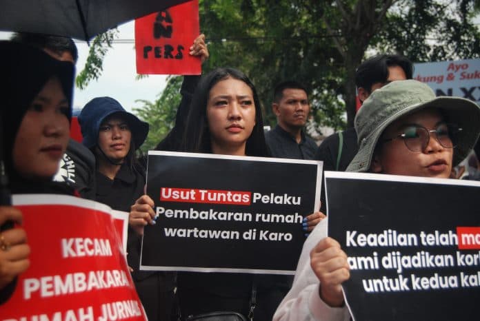 anak_sempurna_pasaribu_unjuk_rasa_di_pomdam_i_bukit_barisan