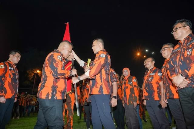 anggota_dpr_apresiasi_pemberian_2500_sembako_kepada_warga_miskin_di_deli_serdang