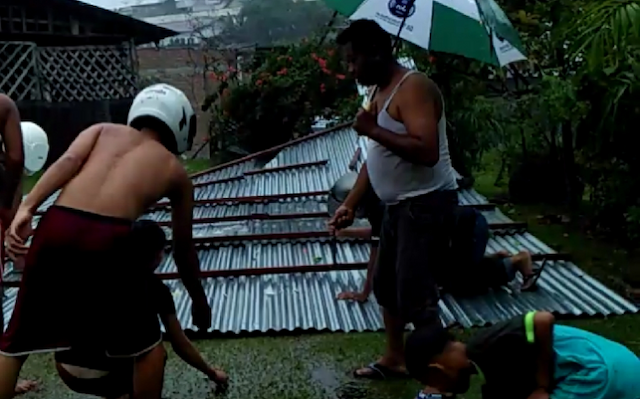 angin_puting_beliung_rusak_rumah_dan_tumbangkan_pohon_di_siantar