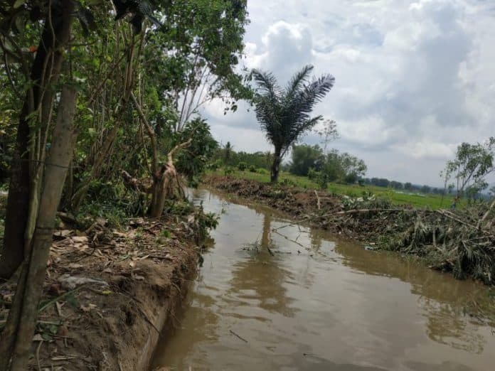 antisipasi_banjir_dinas_putr_toba_normalisasi_sungai_mandosi