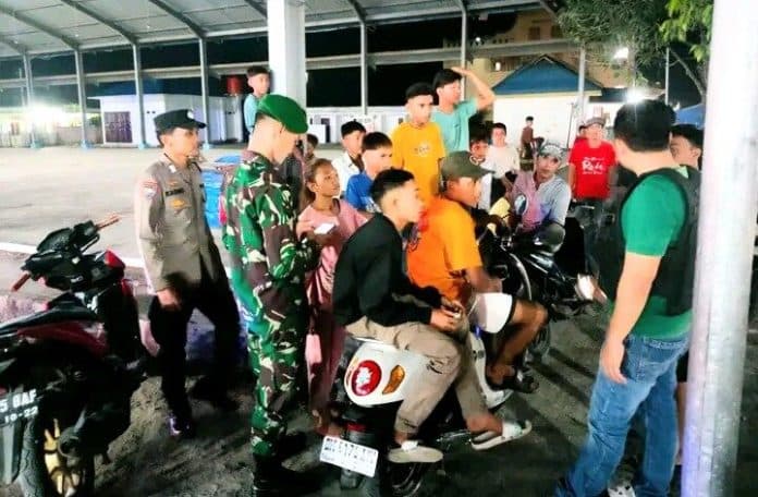 antisipasi_begal_dan_kamtibmas_polsek_labuhan_ruku_gelar_patroli_gabungan