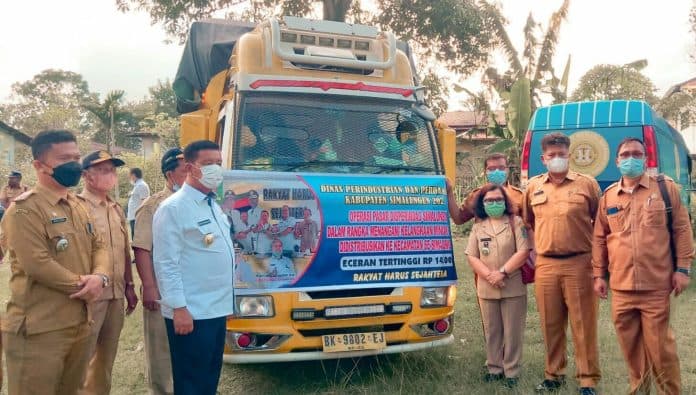 antisipasi_kelangkaan_disperindag_simalungun_distribusikan_minyak_goreng_dan_gelar_operasi_pasar