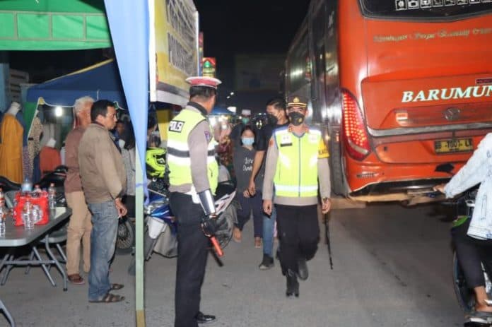 antisipasi_kemacetan_arus_mudik_seluruh_personil_polres_batu_bara_dikerahkan_atur_lalu_lintas