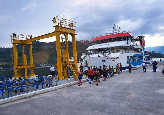 antisipasi_kepadatan_kendaraan_di_pelabuhan_ajibata_kmp_pora_pora_dioperasionalkan_lebih_awal