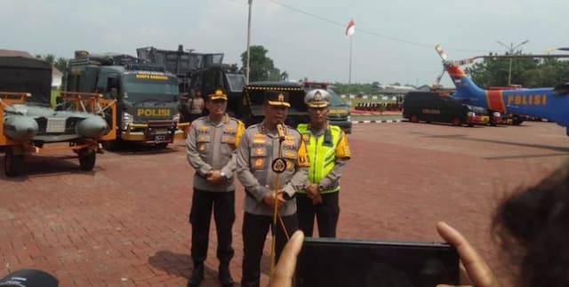 antisipasi_longsor_selama_mudik_polda_sumut_siagakan_goldoser_dan_helikopter
