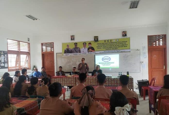 antisipasi_penggunaan_narkoba_polsek_parapat_gencarkan_p4gn_di_sman_1_girsang_sipangan_bolon
