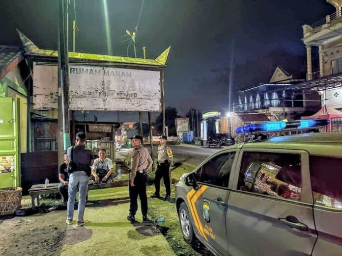 antisipasi_tawuran_malam_hari_polres_batu_bara_tegur_kelompok_warga