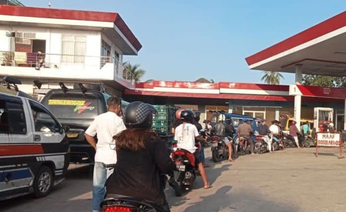antre_kendaraan_di_spbu_siantar_simalungun_pertamina_pastikan_stok_bbm_aman