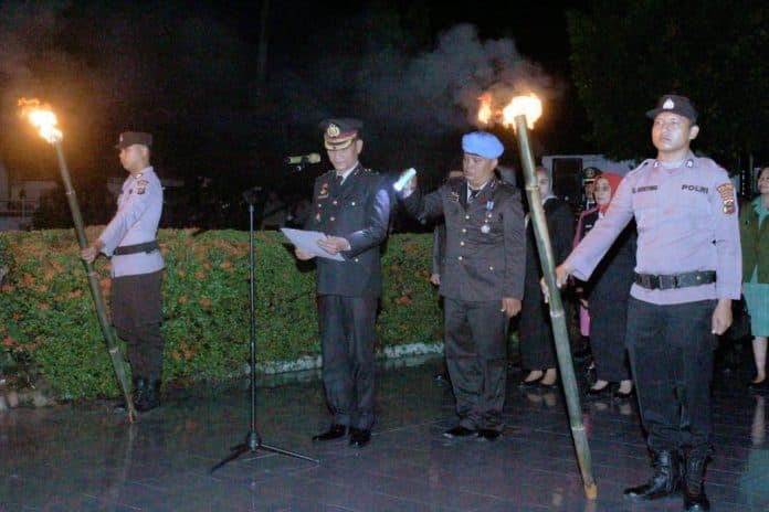 apel_kehormatan_di_tmp_rantauprapat_tetap_berlangsung_di_tengah_guyuran_hujan