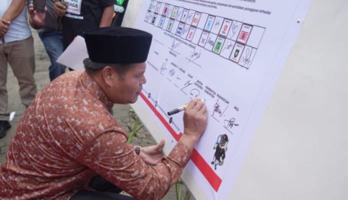 apel_siaga_pengawasan_pemilu_wabup_harap_bawaslu_labusel_mampu_meminimalisir_pelanggaran