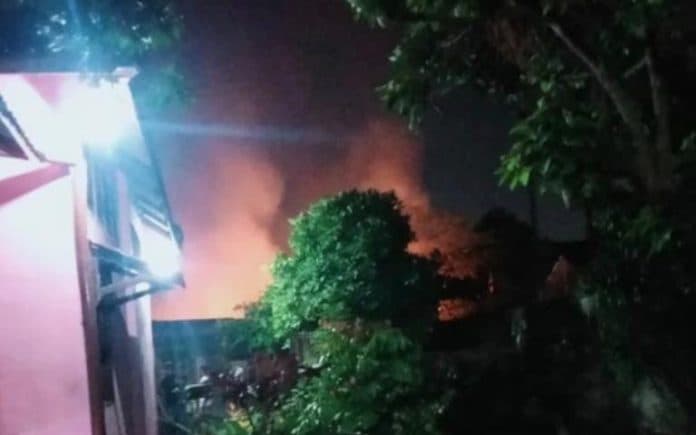 api_lahap_rumah_semi_permanen_di_jalan_medan_binjai_satu_orang_tewas