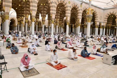 arab_saudi_kembali_tutup_mesjid_ini_pemicunya