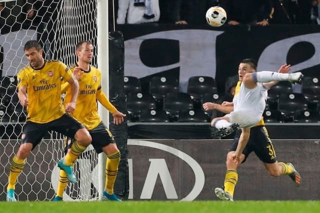 arsenal_kebobolan_menit_akhir_ditahan_imbang_vitoria_guimaraes_1_1