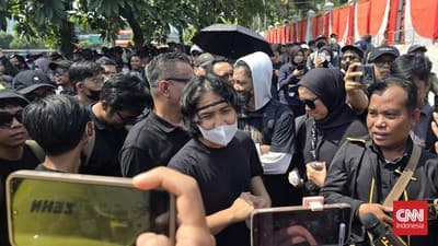 artis_dan_komika_turun_ke_jalan_tuntut_dpr_batalkan_ruu_pilkada
