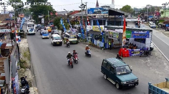 arus_kendaraan_di_simpang_dua_pematang_siantar_terpantau_ramai_lancar