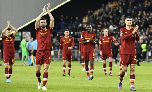 as_roma_menang_tipis_1_0_atas_vitesse_di_16_besar_liga_conference