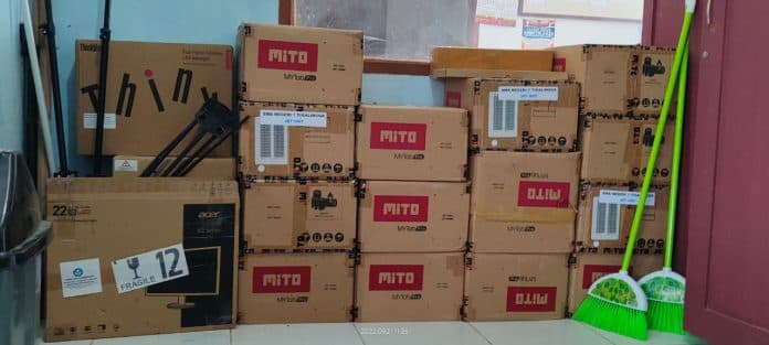 asal_usul_dan_isi_puluhan_kardus_di_sman_1_tigalingga_dipertanyakan_ini_kata_kepsek
