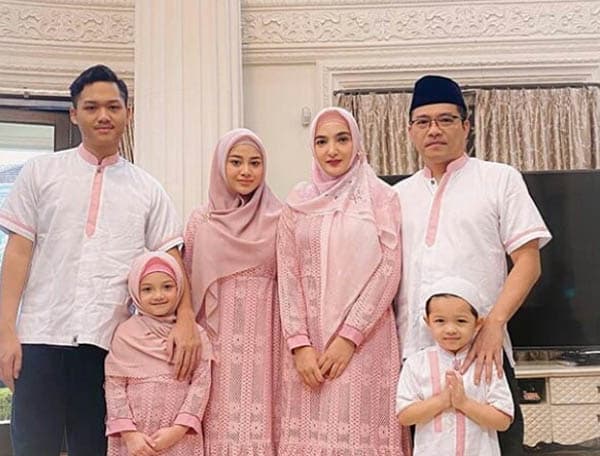 ashanty_dan_keluarga_besar_anang_akan_jalani_ramadhan_di_tanah_suci
