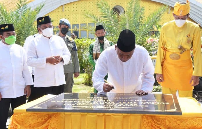ashari_tambunan_resmikan_masjid_agung_sultan_thaf_sinar_basarsyah