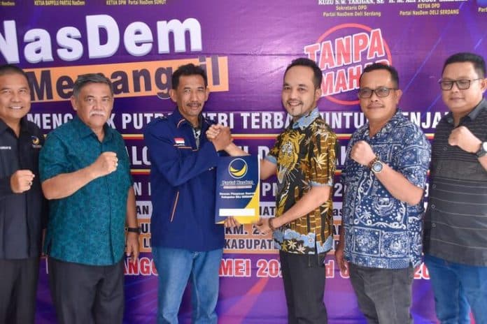 asri_tambunan_kembalikan_formulir_balon_bupati_ke_nasdem_deli_serdang