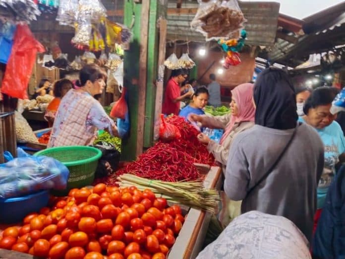 awal_bulan_harga_cabai_dan_bawang_di_pasar_dwikora_terpantau_murah