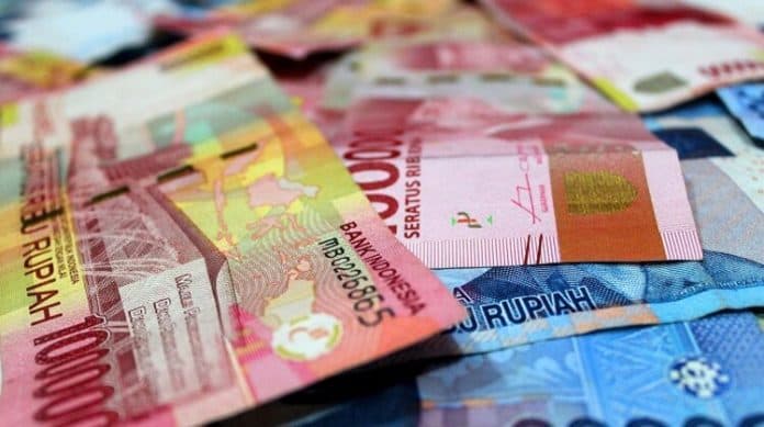 awal_minggu_ini_nilai_rupiah_menurun_03_persen_per_dolar_as
