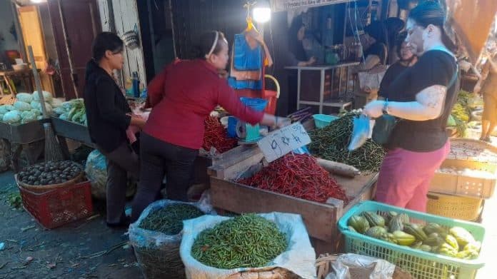 awal_pekan_cabai_dan_bawang_turun_di_pasar_dwikora_siantar