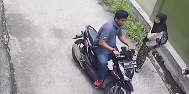 awas_jambret_beraksi_di_gang_kecil_handphone_siswi_smp_dirampas