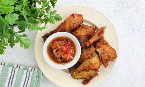 ayam_goreng_khas_indonesia_jadi_makanan_terenak_di_dunia