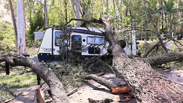 badai_petir_landa_australia_9_orang_tewas_saat_liburan_natal
