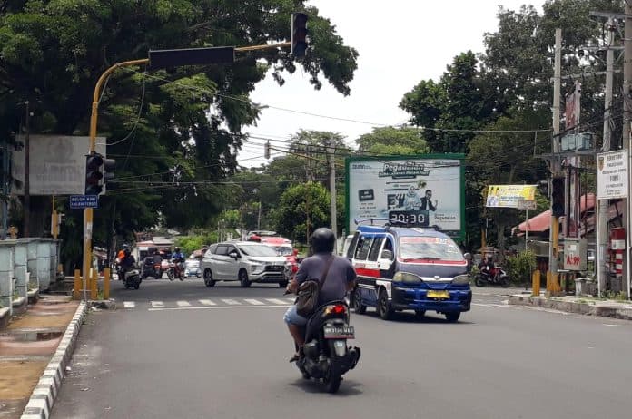 bah_pasca_ditegur_dewan_traffic_light_di_simpang_jalan_sudirman_belum_juga_nyala
