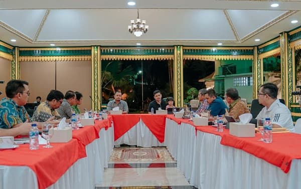 bahas_penanganan_banjir_di_medan_bobby_nasution_begadang_pimpin_rapat_bersama_bwss_ii_sumatera