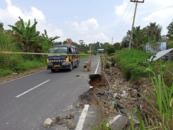 bahu_jalan_di_nagori_rawang_pardomuan_nauli_simalungun_amblas