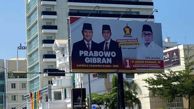 baliho_gibran_gunakan_desain_2019_diduga_pakai_badan_sandiaga_uno