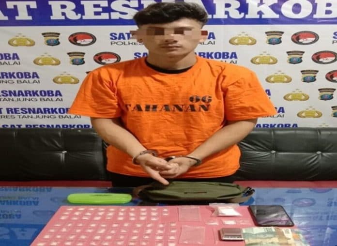 bandar_ditangkap_di_hotel_tanjung_balai_sabu_225_gram_disita