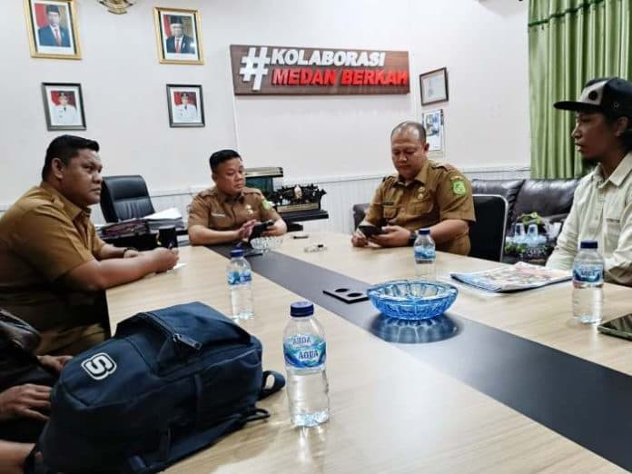 bangkitkan_seni_di_medan_disdikbud_ajak_seniman_dan_pelajar_berkolaborasi
