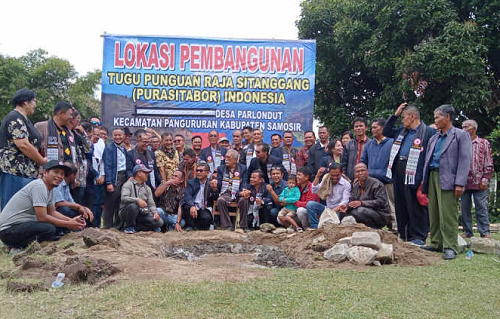 bangun_tugu_di_samosir_punguan_sitanggang_diminta_tak_terpecah_belah