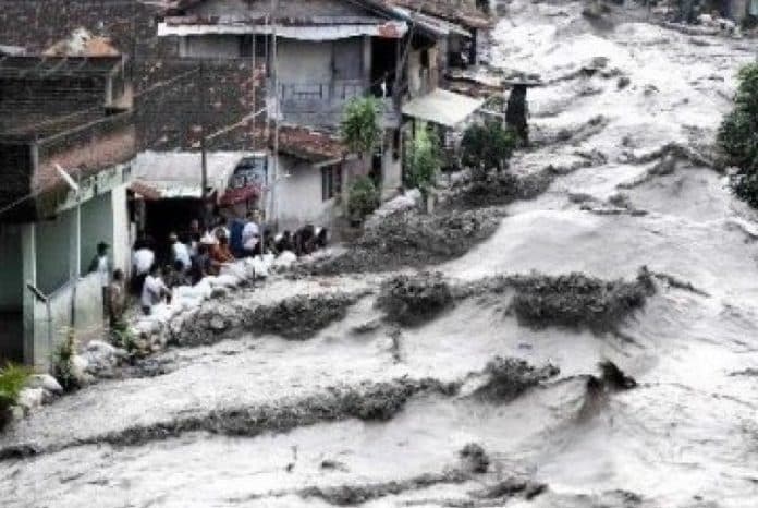 banjir_bandang_landa_aceh_ibu_dan_anaknya_tewas_terbawa_arus